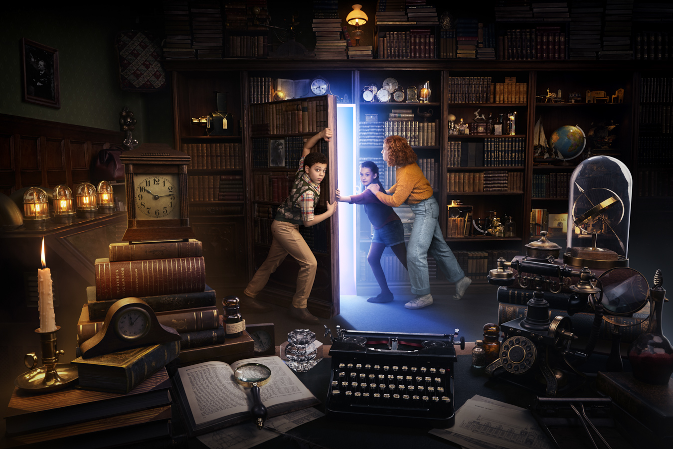 tre barn som går in i en mystisk hemlig gång i ett bibliotek.